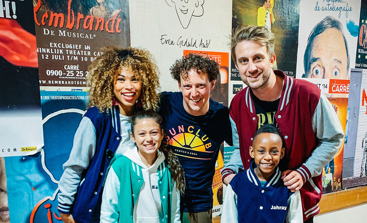 Jochem Myjer schrijft ons lied voor de Kinderboekenweek! Kinderen